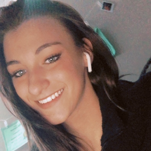 Meet your Posher, Kristina - Picture 1 of 2